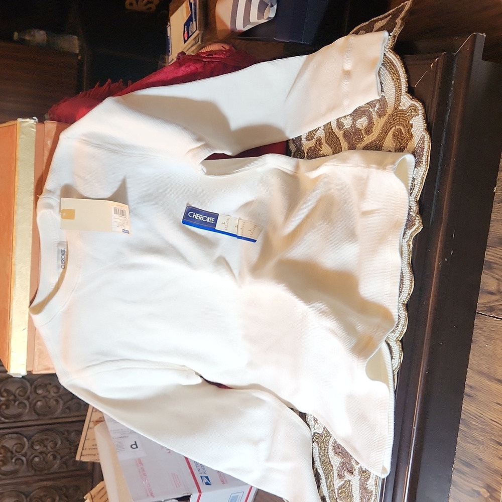 2 CHEROKEE Long Sleeve Tees